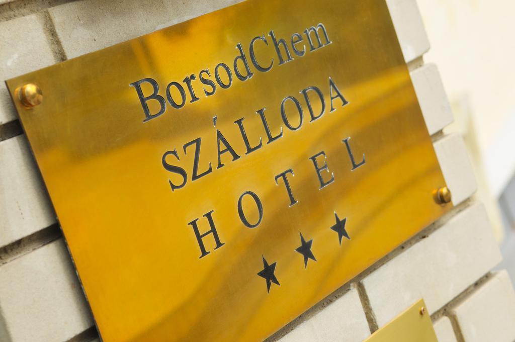 Hotel Borsodchem Kazincbarcika Eksteriør bilde